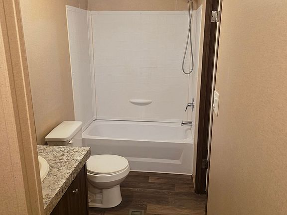 4th image of 504 Lily Ln