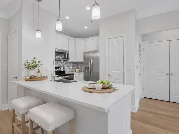 3rd image of 10 Perimeter Summit Blvd #4444