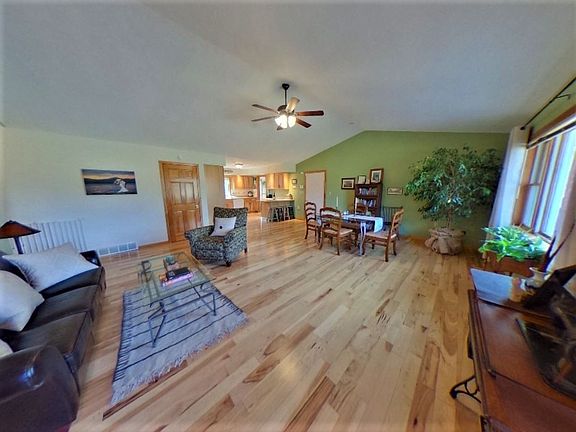 3rd image of 20 Tracy Dr