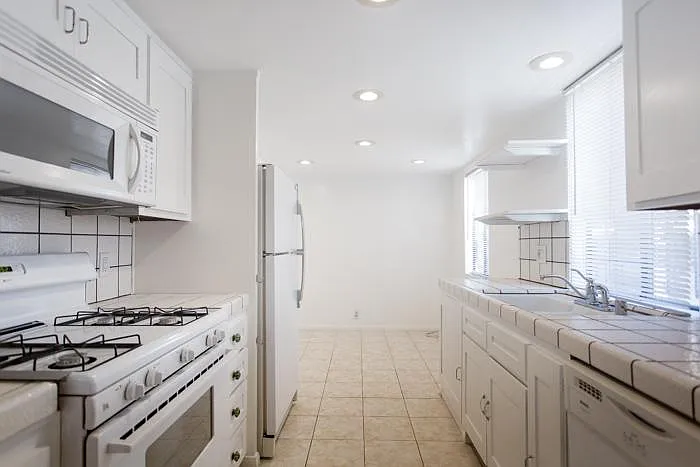 539 Venice Way — Photo 7