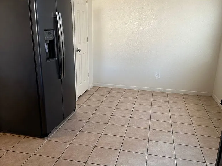 2926 Meadowglen Crst — Photo 5