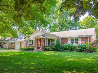 146 E Briar Ln, Allouez, WI 54301