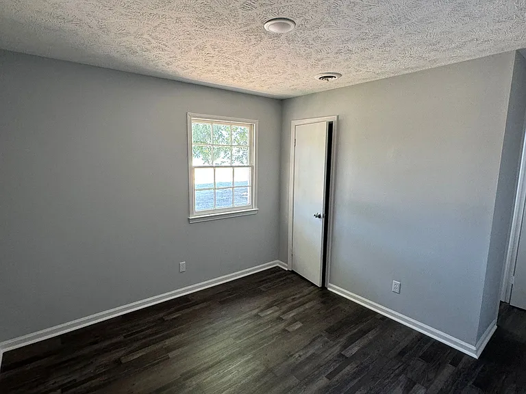 1212 Southwood Dr — Photo 6
