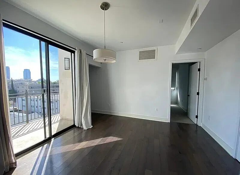 2 bed, 2.0 bath, 1198 sqft, $1,932 — Photo 2