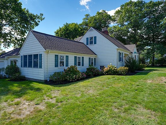4th image of 122 Maple St