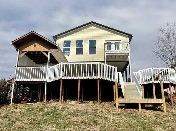 415 Riverside Dr, Chesapeake, OH 45619