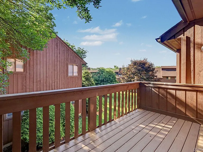 212 Old Farm Ln — Photo 25