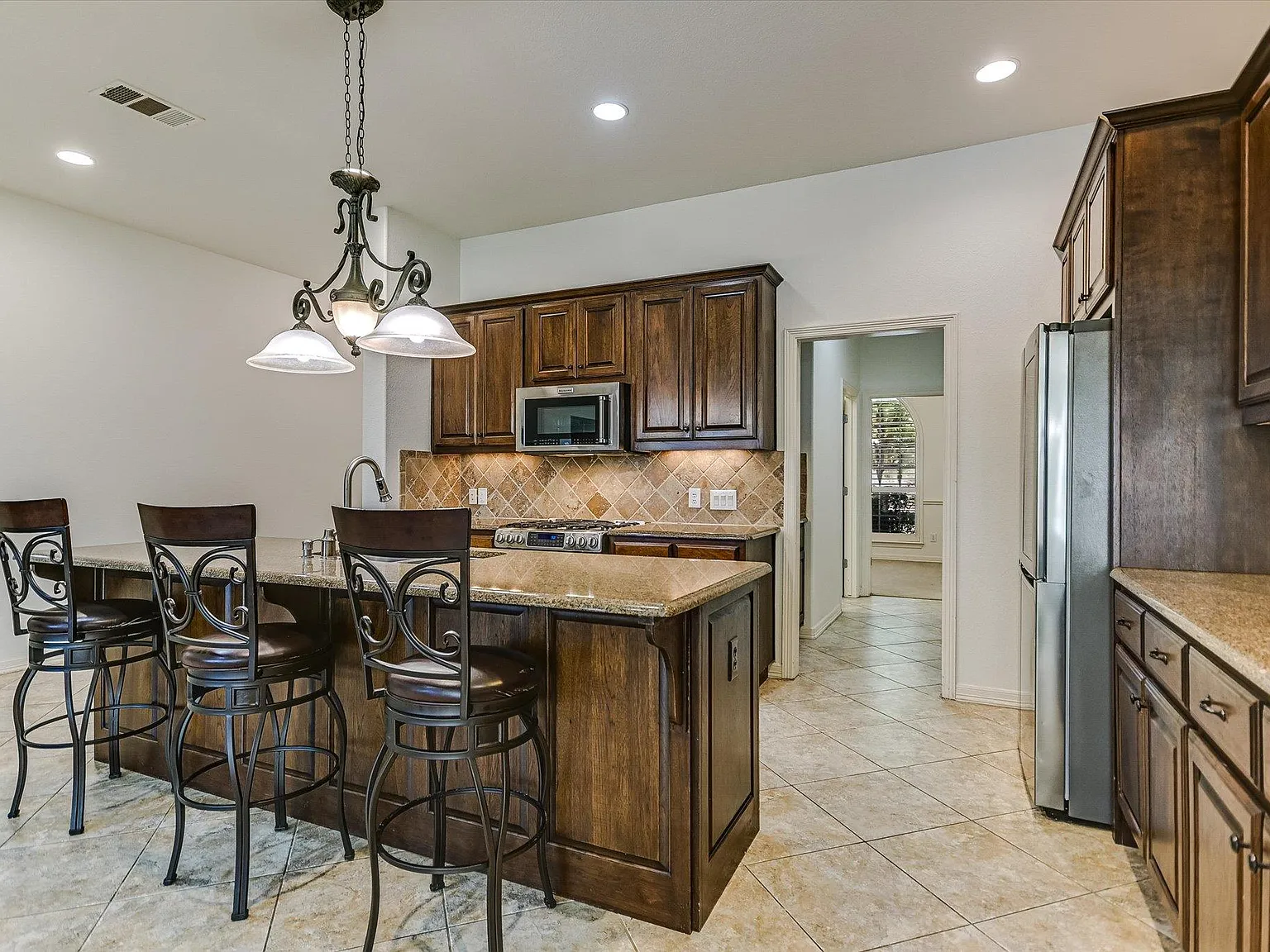 4 bed, 3.0 bath, 3044 sqft, $3,200 — Photo 2