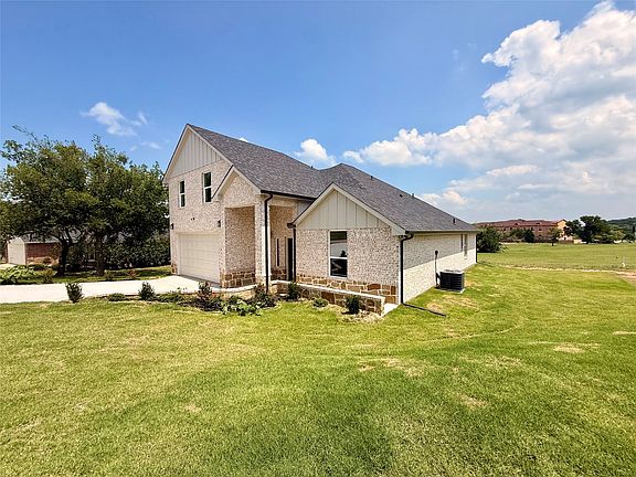 2nd image of 402 Bellaire Cir
