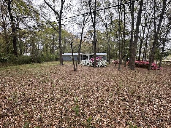 4th image of 829 Lewis Rd