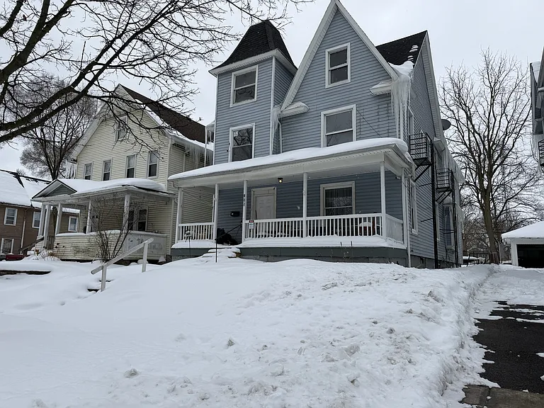 195 Parsells Ave — Photo 1