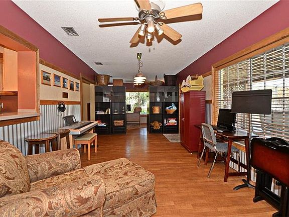 5th image of 2618 Orchid Ln
