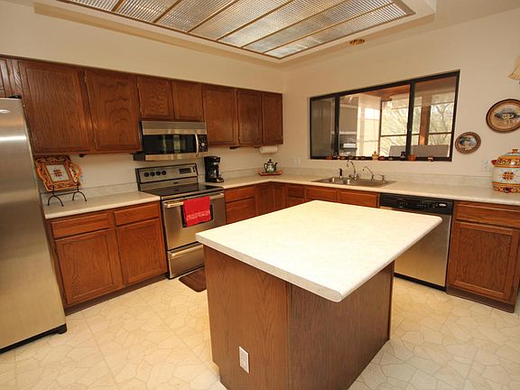 5th image of 3941 W Placita De Castellon