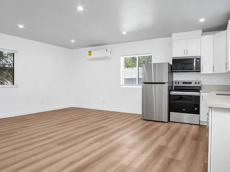 15559 Three Palms St — Photo 3