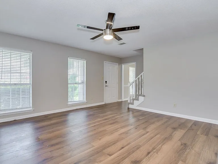 321 Timberidge Dr — Photo 12