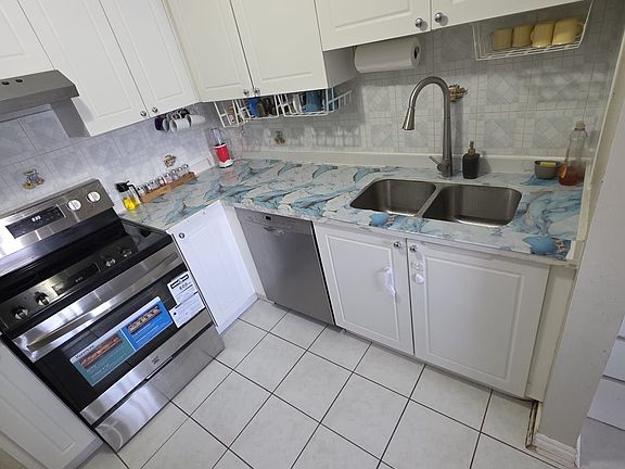 5th image of 12 Whitewater St