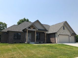 142 Lakeside Dr, Pittsboro, IN 46167