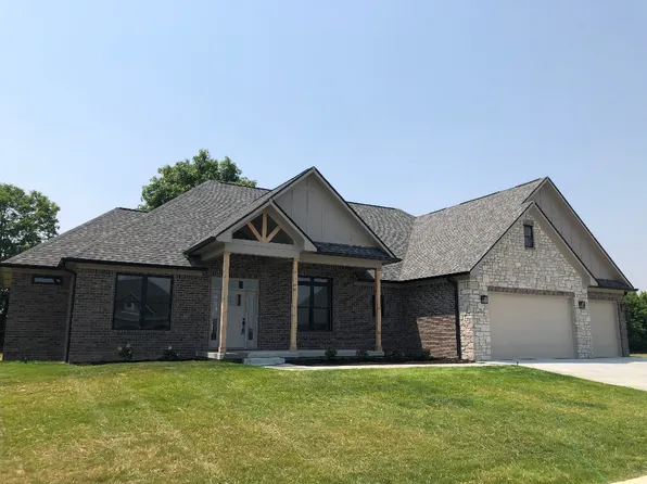 142 Lakeside Dr, Pittsboro, IN 46167