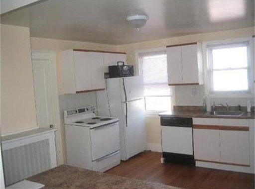 eat in kitchen with dishwasher
