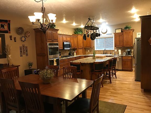 Kitchen and dining area