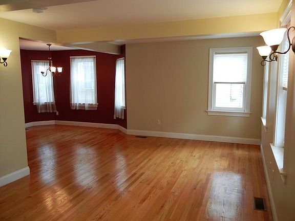 4th image of 40 Essex St #1
