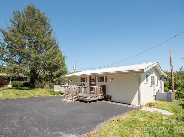 59 S Front St, Franklin, NC 28734