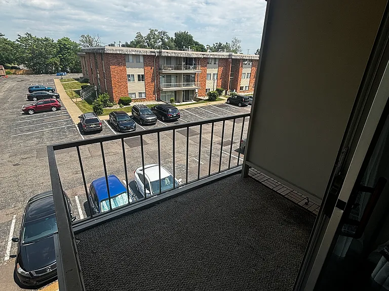 756 W Kilgore Rd #304 — Photo 10