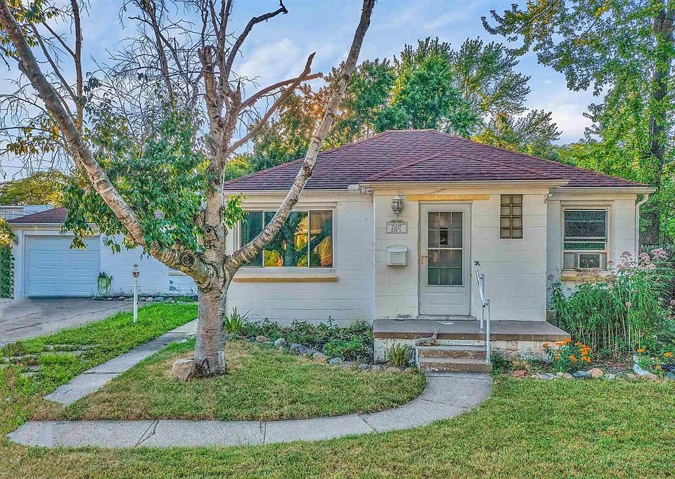 1st image of 23117 Elaine St