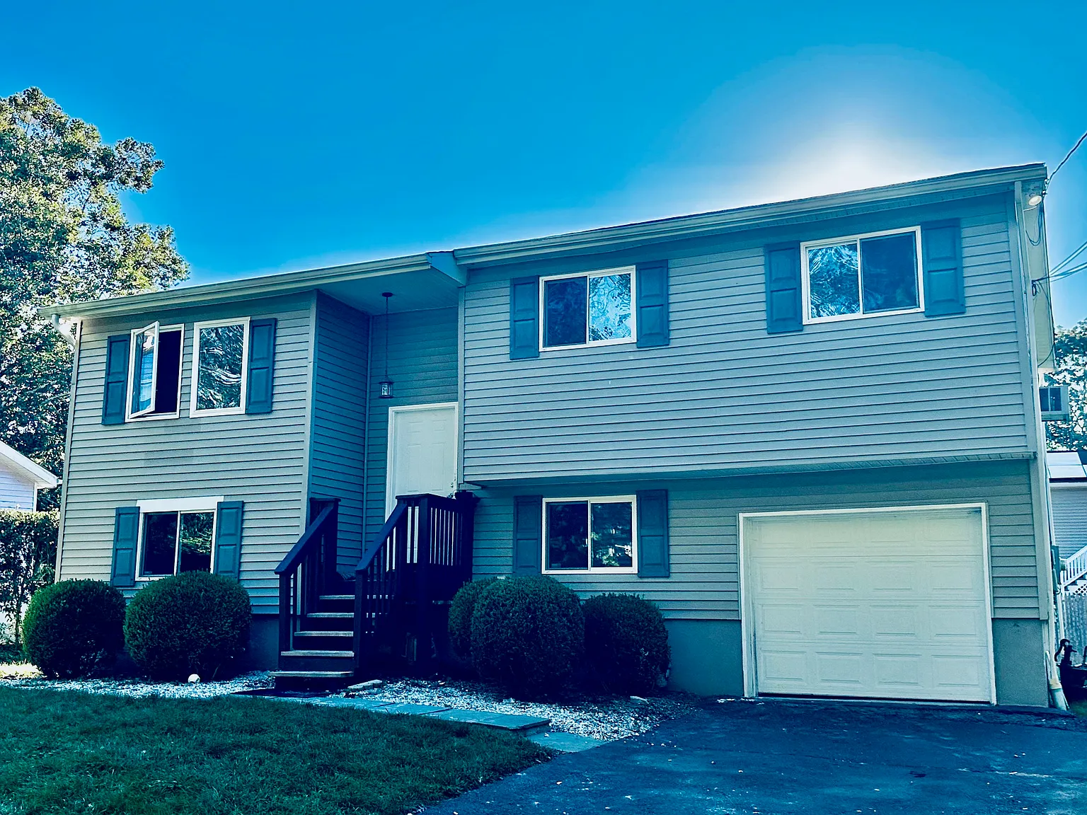4 bed, 2.5 bath, 2500 sqft, $4,800 — Photo 1