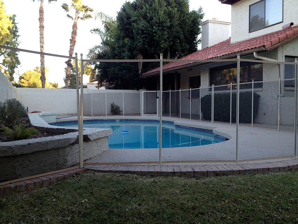 Private Gated Diving Pool