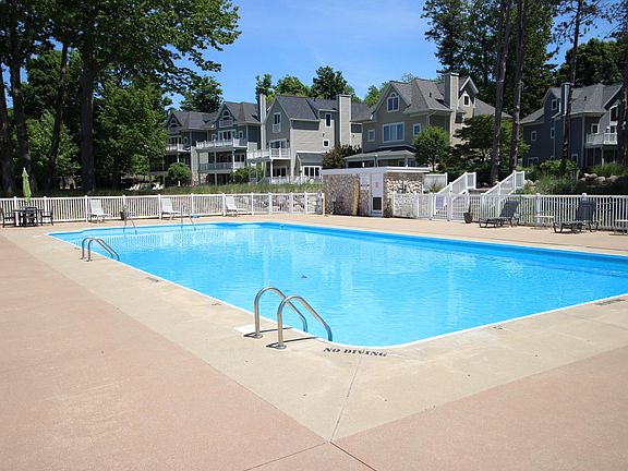 3rd image of 76444 Fieldstone Cir