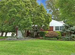 19 Barberry Rd, West Islip, NY 11795
