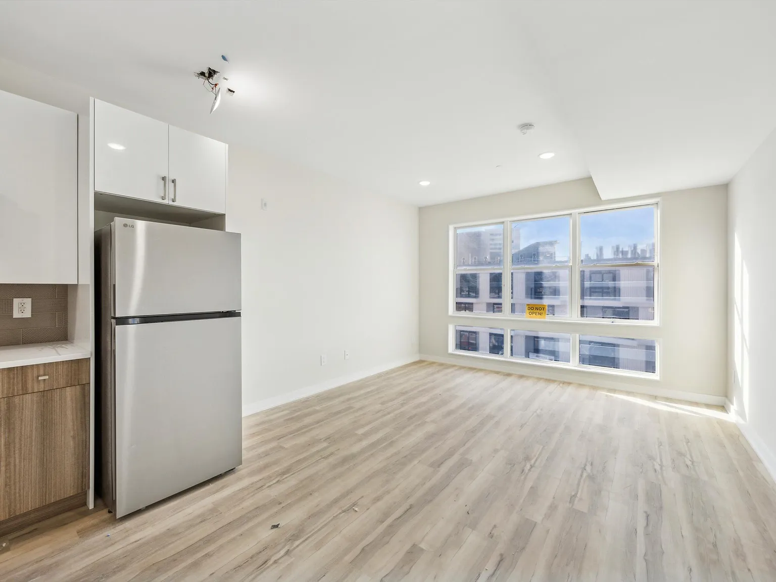 Studio, 381 sqft, $1,500 — Photo 1
