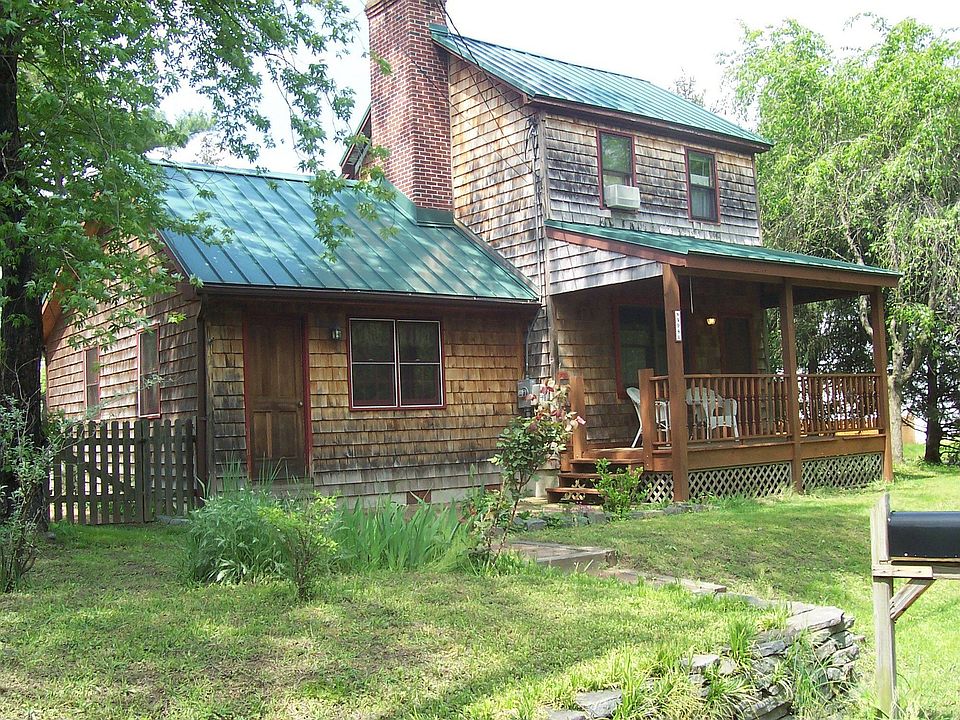 Farmhouse Style w/50 Year Old Roof