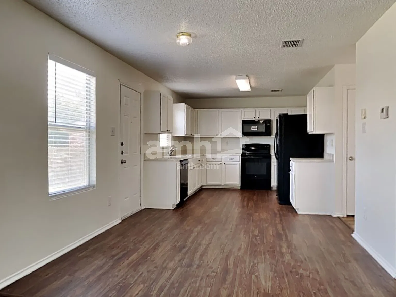 3 bed, 2.5 bath, 2268 sqft, $2,625 — Photo 4