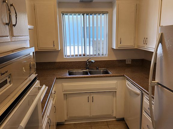 3rd image of 11921 Kiowa Ave APT 6