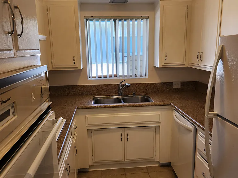 11921 Kiowa Ave #6 — Photo 3