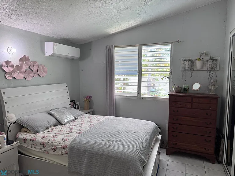 182 Esmeralda #JJ — Photo 8