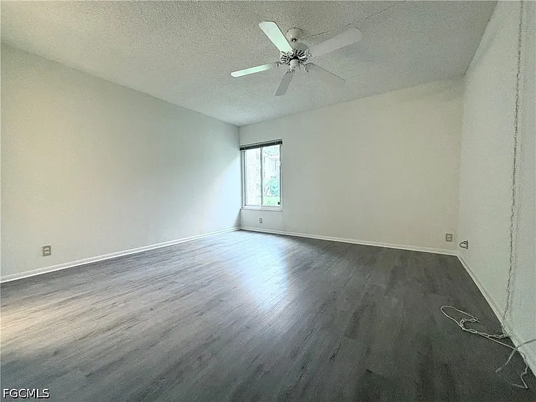 2264 Winkler Ave #107 — Photo 12