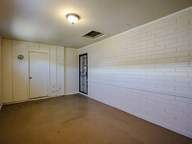 2414 W Butler Dr — Photo 15