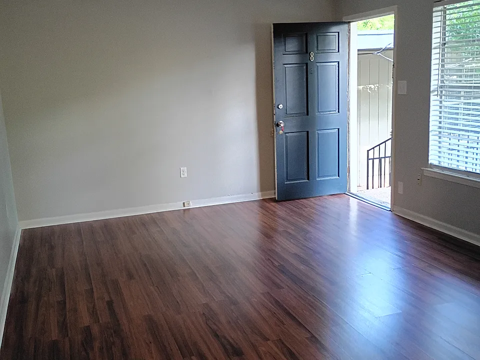 32 S Tucker St #8
