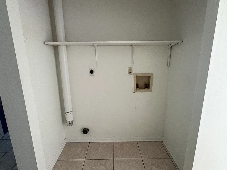 502 Chateau Cir — Photo 8