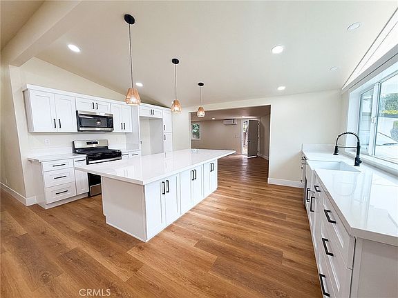 2nd image of 836 S Bellevue Pl