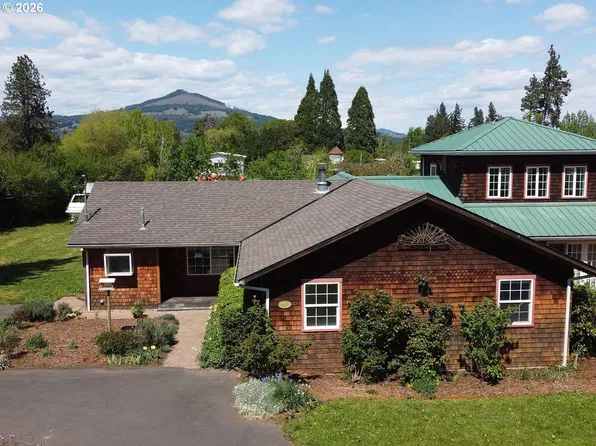4420 Riordan Hill Dr, Hood River, OR 97031