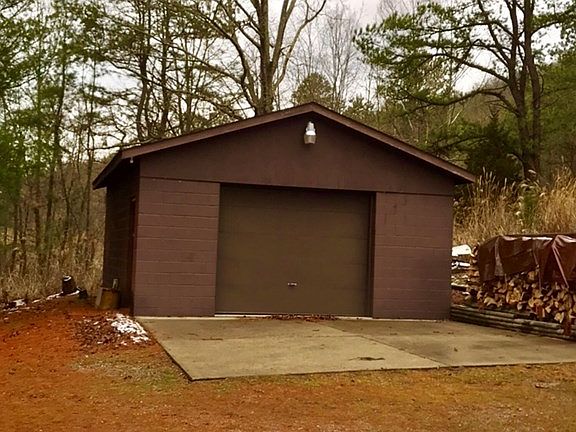 5th image of 222 Noel Hollow Rd
