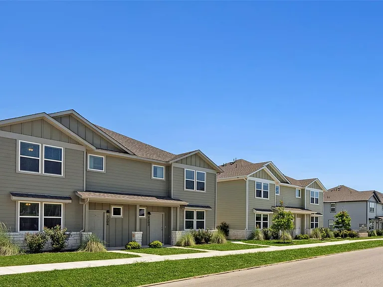 520-903B Powell Dr — Photo 3