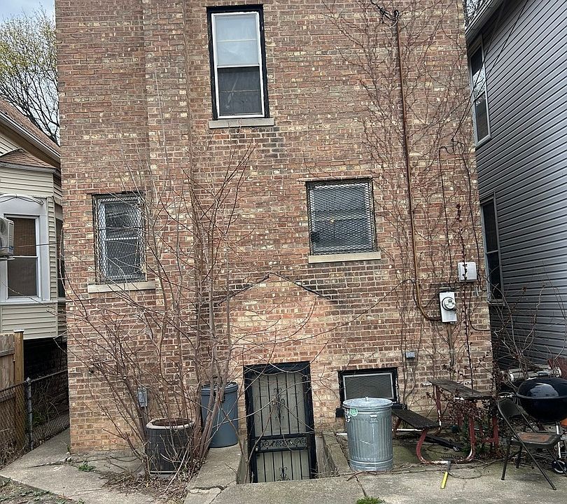 2nd image of 9438 S Champlain Ave