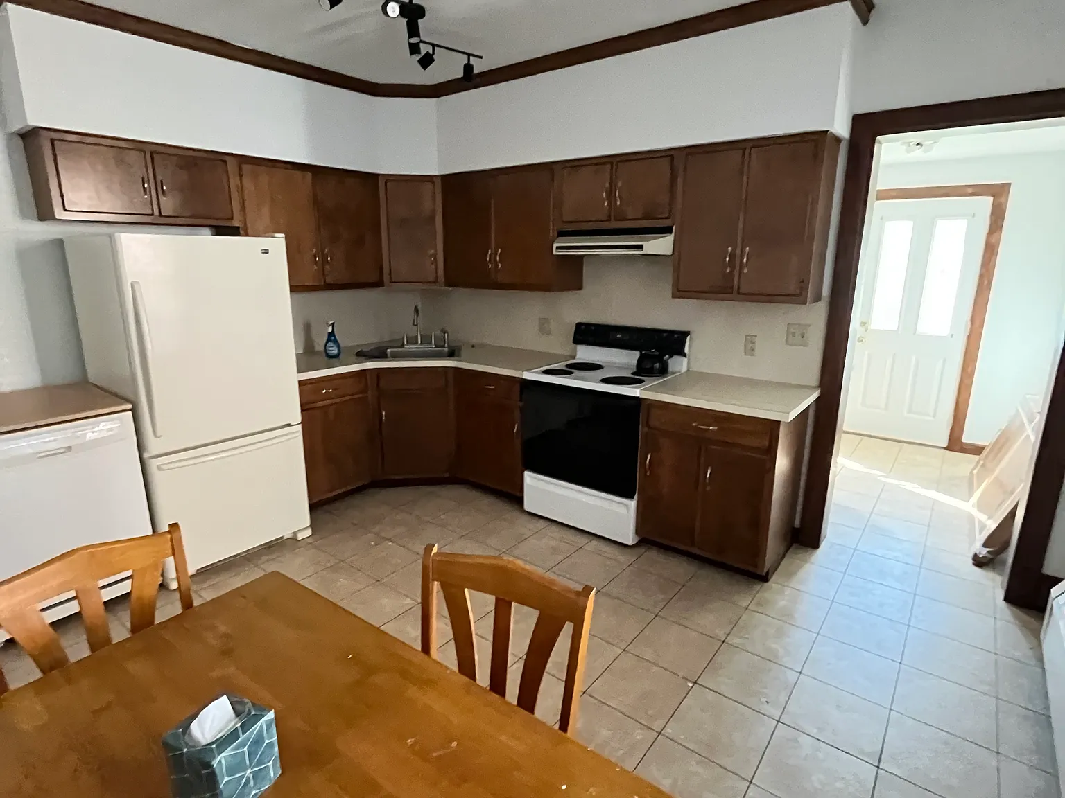 2 bed, 1200 sqft, $1,800 — Photo 2
