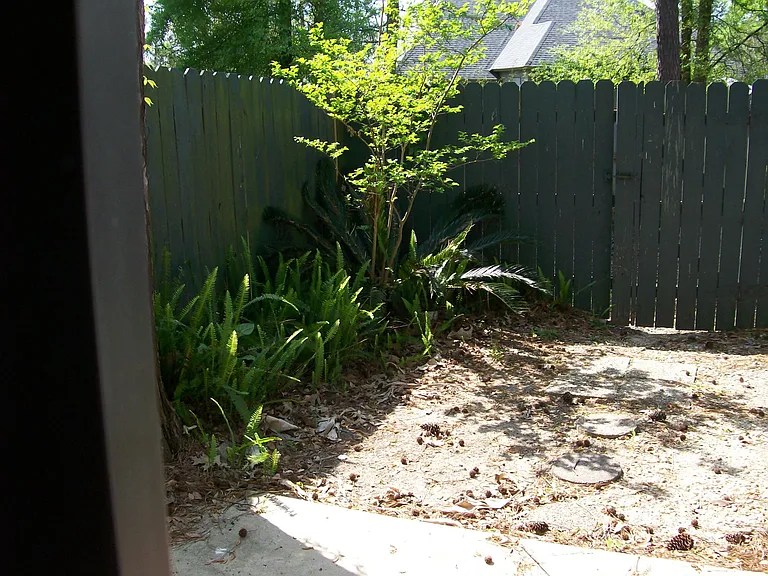 600 Lotus Dr N — Photo 2