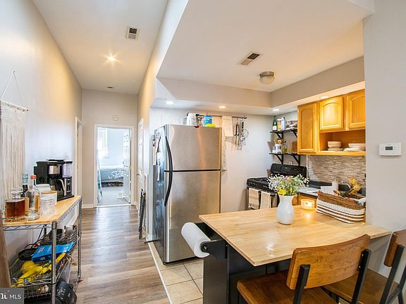 4th image of 909 S 21st St APT 1F